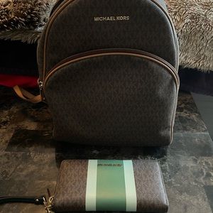 MK book bag and matching wallet